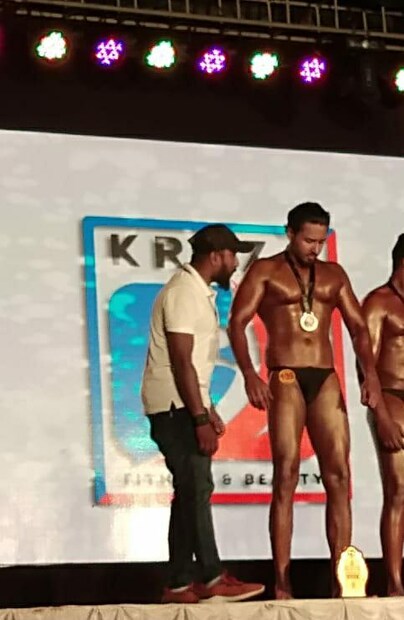  കൊച്ചിയില്‍ വെച്ച് പീഡിപ്പിച്ചെന്നാണ് പരാതി. യുവതിയില്‍ നിന്ന് ഷാനവാസ് സ്വര്‍ണ്ണവും തട്ടിയെടുത്തു. ഡിസിപി പൂങ്കുഴലിയ്ക്ക് ലഭിച്ച പരാതിയെത്തുടര്‍ന്ന് പൊലീസ് അന്വേഷണം നടത്തുകയായിരുന്നു.