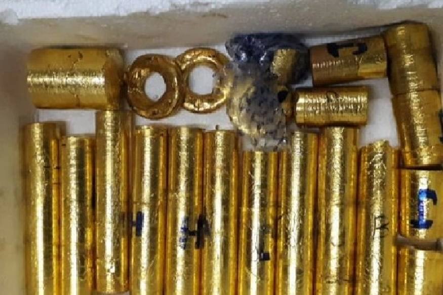Gold Smuggling In Diplomatic Channel യുഎഇ കോൺസുലേറ്റ് കാർഗോയ്ക്കുള്ളിൽ 15 കോടി രൂപയുടെ 30 കിലോ സ്വർണം കടത്തിയ സംഭവത്തിൽ സംസ്ഥാനത്തെ ഒരു സർക്കാർ ഉദ്യോഗസ്ഥയ്ക്ക് പങ്കെന്ന് വെളിപ്പെടുത്തൽ. ഐടി വകുപ്പിലെ ഉദ്യോഗസ്ഥയ്ക്കാണ് സ്വർണകടത്തിൽ പങ്കുള്ളത്. ദുബായ് കോൺസുലേറ്റിനെ സ്വാധീനിച്ചാണ് ഇവർ സ്വർണ്ണം കടത്തിയതെന്ന സൂചനയാണ് കസ്റ്റംസിന് ലഭിക്കുന്നത്. സംഭവവുമായി ബന്ധപ്പെട്ട് കോൺസുലേറ്റിലെ മുൻ പി ആർ ഒ സരിത്തിനെ അറസ്റ്റ് ചെയ്തിട്ടുണ്ട്. | customs doubts woman government staff's role behind Gold Smuggling In Diplomatic Channel
