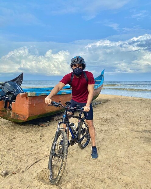  പിറവത്ത് വെച്ചായിരുന്നു ഷൂട്ടിംഗ്. സംഘട്ടന രംഗങ്ങൾ ചിത്രീകരിക്കുന്നതിനിടെ ടൊവിനോയ്ക്ക് വയറ്റിൽ ചവിട്ടേറ്റിരുന്നു. ശക്തമായ വയറുവേദന ഉണ്ടായതിനെ തുടർന്ന് ഒക്ടോബർ ഏഴിനാണ് അദ്ദേഹത്തെ ആശുപത്രിയിൽ പ്രവേശിപ്പിച്ചത്.