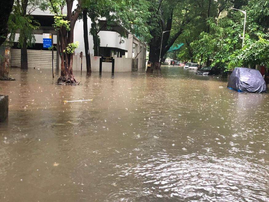 ചൊവ്വാഴ്ച്ച ഉച്ചയോടെ കടലിൽ വേലിയേറ്റമുണ്ടാകുമെന്നതിനാൽ തീരപ്രദേശത്തും താഴ്ന്ന പ്രദേശങ്ങളിലും ജനങ്ങൾക്ക് ജാഗ്രതാ നിർദേശം നൽകി. ചൊവ്വാഴ്ച്ച ഉച്ചയോടെ കടലിൽ വേലിയേറ്റമുണ്ടാകുമെന്നതിനാൽ തീരപ്രദേശത്തും താഴ്ന്ന പ്രദേശങ്ങളിലും ജനങ്ങൾക്ക് ജാഗ്രതാ നിർദേശം നൽകി.