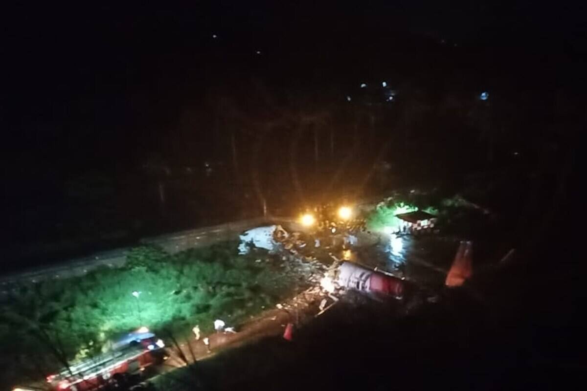 അപകടത്തിൽ രണ്ടായി പിളർന്ന എയർ ഇന്ത്യ എക്സ്പ്രസ് വിമാനം