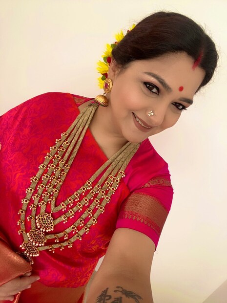 Khushbu Sundar under goes surgery for her right eye and here is the details