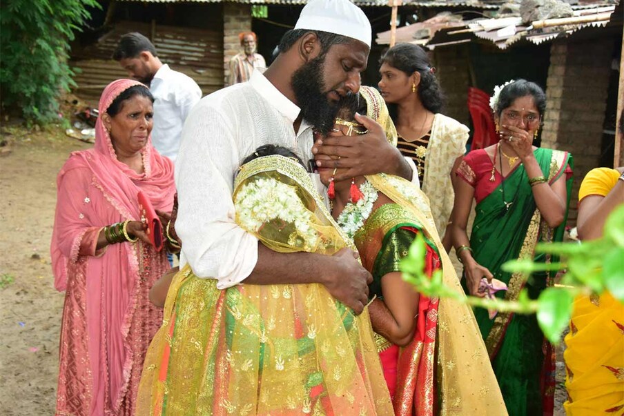  ബാബഭായ് പത്താന്റെ മനുഷ്യത്വവും മറ്റൊരു മതത്തിന്റെ വിശ്വാസങ്ങളെ ബഹുമാനിക്കാനുള്ള അദ്ദേഹത്തിന്റെ വലിയ മനസുമാണ് കൈയ്യടി നേടിയിരിക്കുന്നത്.