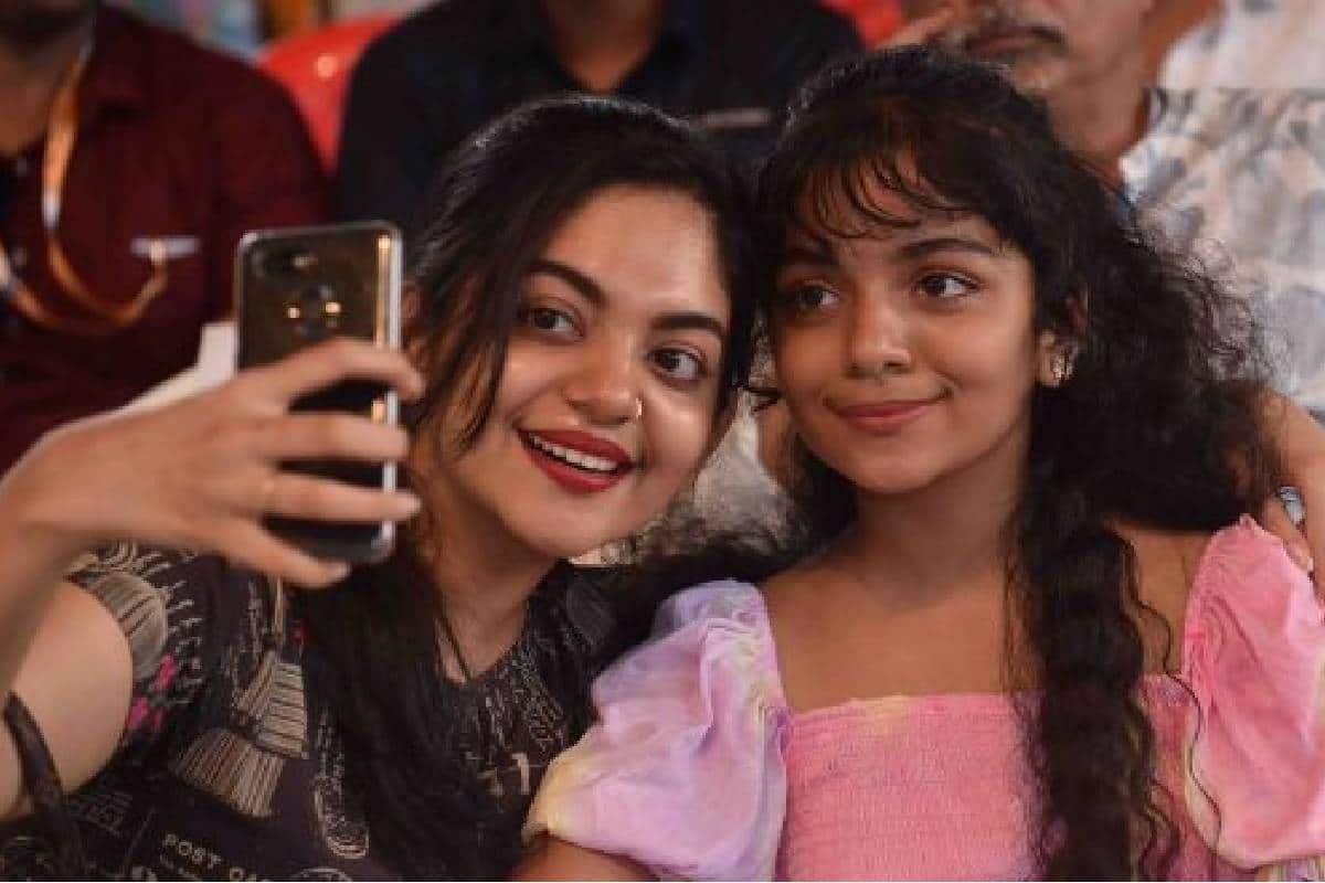 അയിന് നീ ഏതാ? നടി അഹാന കൃഷ്ണക്ക് നേരെ വീണ്ടും ആ ചോദ്യം ഉയരുന്നു. ഇത്തവണ ചോദിച്ചത് മറ്റാരുമല്ല, അഹാനയുടെ അനുജത്തി ഹൻസിക കൃഷ്ണയാണ് അയിന് നീ ഏതാ? നടി അഹാന കൃഷ്ണക്ക് നേരെ വീണ്ടും ആ ചോദ്യം ഉയരുന്നു. ഇത്തവണ ചോദിച്ചത് മറ്റാരുമല്ല, അഹാനയുടെ അനുജത്തി ഹൻസിക കൃഷ്ണയാണ്