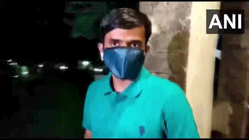  എന്നാൽ ചട്ടപ്രകാരമുള്ള നടപടി മാത്രമാണിതെന്നാണ് ബ‍ൃഹത് മുംബൈ മുൻസിപ്പൽ കോർപ്പറേഷൻ അധികൃതരുടെ വിശദീകരണം. മുംബൈ വിമാനത്താവളം വഴി എത്തുന്നവർക്ക് ക്വറന്‍റീൻ നിർബന്ധമാണ്. അത് പ്രകാരമാണ് ഉദ്യോഗസ്ഥനെ ക്വറന്‍റീൻ ചെയ്തതെന്നാണ് വിശദീകരണം