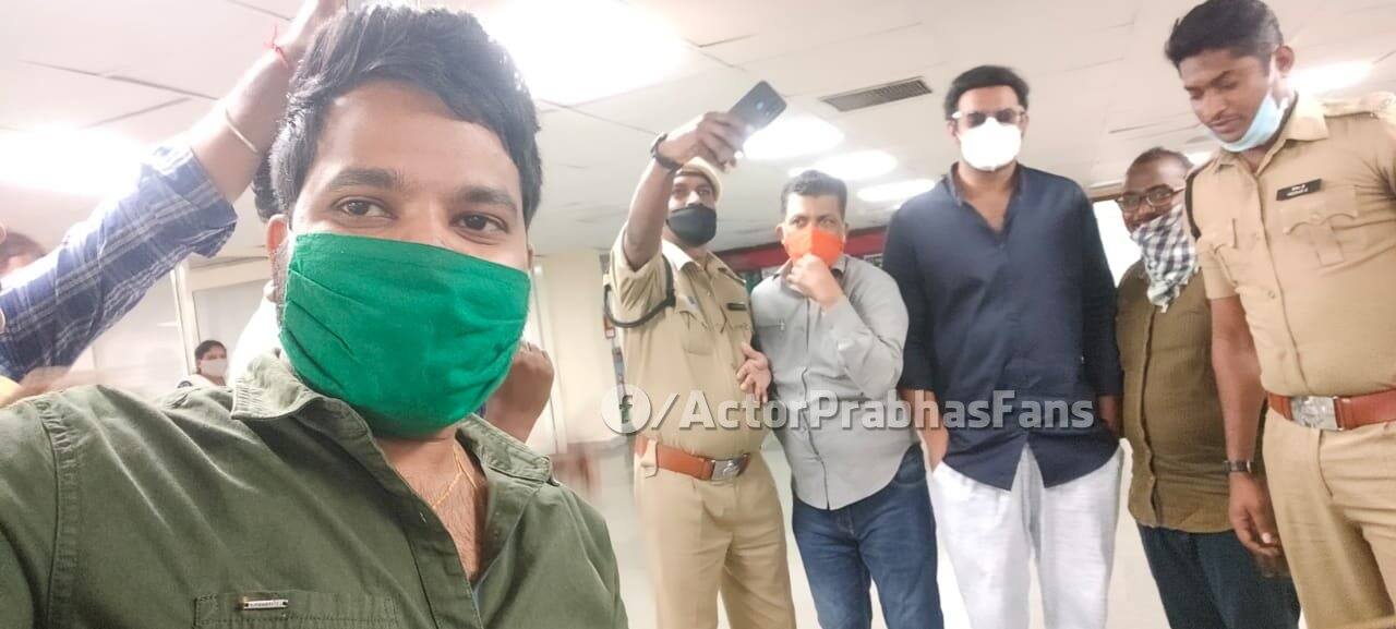 പുതിയ ചിത്രം രാധേ ശ്യാമിന്റെ ചിത്രീകരണത്തിനായി യൂറോപ്പിലായിരുന്ന താരം മാർച്ചിലാണ് ഇന്ത്യയിൽ തിരിച്ചെത്തിയത്.(Image:Twitter) പുതിയ ചിത്രം രാധേ ശ്യാമിന്റെ ചിത്രീകരണത്തിനായി യൂറോപ്പിലായിരുന്ന താരം മാർച്ചിലാണ് ഇന്ത്യയിൽ തിരിച്ചെത്തിയത്.(Image:Twitter)