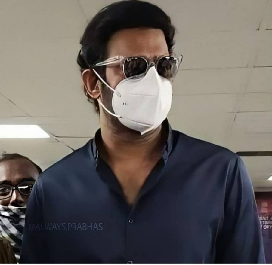  ഏതായാലും ഒരു നടനോ നടിയോ തന്റെ സ്റ്റാഫിനോ സുഹൃത്തിനോ നൽകുന്ന ഏറ്റവും വിലപിടിപ്പുള്ള സമ്മാനമായി മാറിയിരിക്കുകയാണ് ഇതോടെ പ്രഭാസിന്റെ സമ്മാനം.
