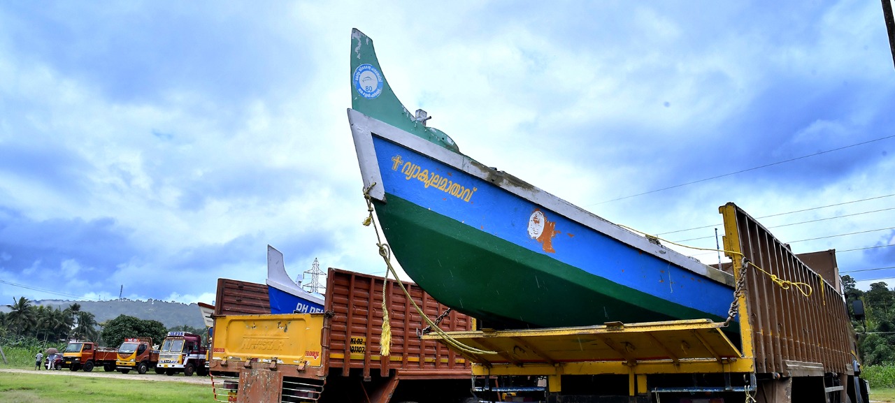  കൊല്ലം വാടി, തങ്കശേരി കടപ്പുറങ്ങളിലെ 30 മത്സ്യത്തൊഴിലാളികളും 10 വള്ളങ്ങളുമാണ് പത്തനംതിട്ട ജില്ലയിലെ വിവിധ ഭാഗങ്ങളിൽ എത്തിയത്.