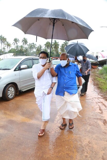  സ്പീക്കര്‍ പി. ശ്രീരാമകൃഷ്ണൻ, മന്ത്രിമാരായ കെ.കെ. ശൈലജ, എ.സി. മൊയ്തീന്‍, ഇ. ചന്ദ്രശേഖരന്‍, കെ.ടി. ജലീല്‍, ഇ.പി. ജയരാജന്‍, വി.എസ്. സുനില്‍കുമാര്‍, കടന്നപ്പള്ളി രാമചന്ദ്രന്‍ എന്നിവരും സ്വയം നിരീക്ഷണത്തില്‍ പോകും. ഇവരും മുഖ്യമന്ത്രിക്കൊപ്പം കരിപ്പൂരിലെത്തിയിരുന്നു. 