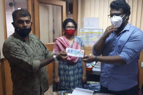 Monsoon Bumper Lottery | ആ അഞ്ചുകോടി കോടനാട്ടെ റെജിൻ കെ രവിയുടെ കൊച്ചുവീട്ടിലേക്ക് Monsoon Bumper Lottery | ആ അഞ്ചുകോടി കോടനാട്ടെ റെജിൻ കെ രവിയുടെ കൊച്ചുവീട്ടിലേക്ക്