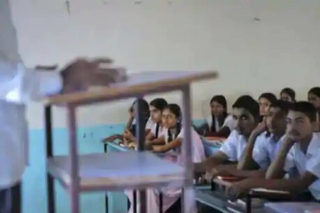 Unique India | സ്മാർട്ട്ഫോൺ ഇല്ല; സ്കൂളിലെത്താൻ നല്ല റോഡില്ല; പക്ഷേ ഈ ഗ്രാമത്തിലെ കുട്ടികൾ ജാപ്പനീസ് സംസാരിക്കും Unique India | സ്മാർട്ട്ഫോൺ ഇല്ല; സ്കൂളിലെത്താൻ നല്ല റോഡില്ല; പക്ഷേ ഈ ഗ്രാമത്തിലെ കുട്ടികൾ ജാപ്പനീസ് സംസാരിക്കും