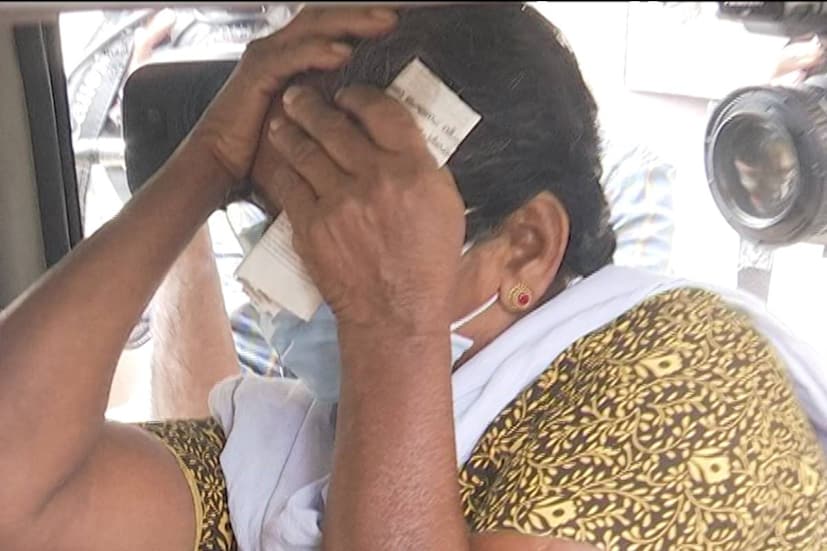  ഞായറാഴ്ചയാണ് വയോധികയ്ക്ക് നേരെ ആക്രമണമുണ്ടായത്. കോലഞ്ചേരി മെഡിക്കല്‍ കോളേജ് ആശുപത്രിയില്‍ കഴിയുന്ന ഇവരുടെ ആരോഗ്യനില ഗുരുതരമായി തുടരുകയാണ്.