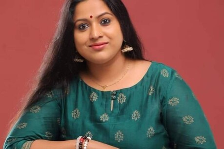'ഏറെ ആദരവോടെ പറയട്ടെ, അങ്ങയുടെ അണികളിൽ നിന്ന് സൈബർ ആക്രമണം നേരിട്ടയാളാണ് ഞാൻ'; മുഖ്യമന്ത്രിയോട് നടി ലക്ഷ്മി പ്രിയ 'ഏറെ ആദരവോടെ പറയട്ടെ, അങ്ങയുടെ അണികളിൽ നിന്ന് സൈബർ ആക്രമണം നേരിട്ടയാളാണ് ഞാൻ'; മുഖ്യമന്ത്രിയോട് നടി ലക്ഷ്മി പ്രിയ