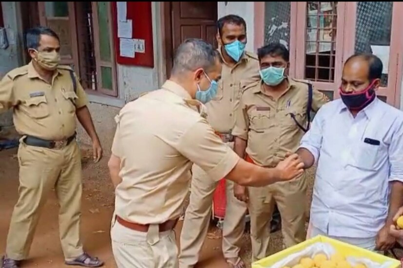  ജീവിത പ്രാരാബ്ധങ്ങൾക്കിടെ പഠനം പൂർത്തിയാക്കിയ ആശിഷ് ഹോട്ടൽ വെയ്റ്ററായും കാറ്ററിംഗ് ജീവനക്കാരനായും ജോലി ചെയ്ത ശേഷമാണ് ഫയർമാൻ തസ്തികയിൽ 2015ൽ ജോലിയിൽ പ്രവേശിക്കുന്നത്.