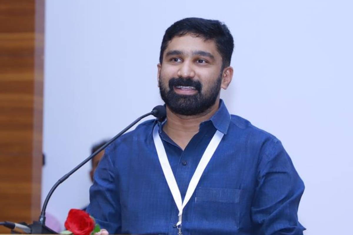 ''ചെത്തുകാരന്‍റെ മകൻ" ഇരവാദം ആവശ്യത്തിനും അനാവശ്യത്തിനും ഉന്നയിക്കുന്നത് ബോറാണ്: ബൽറാം