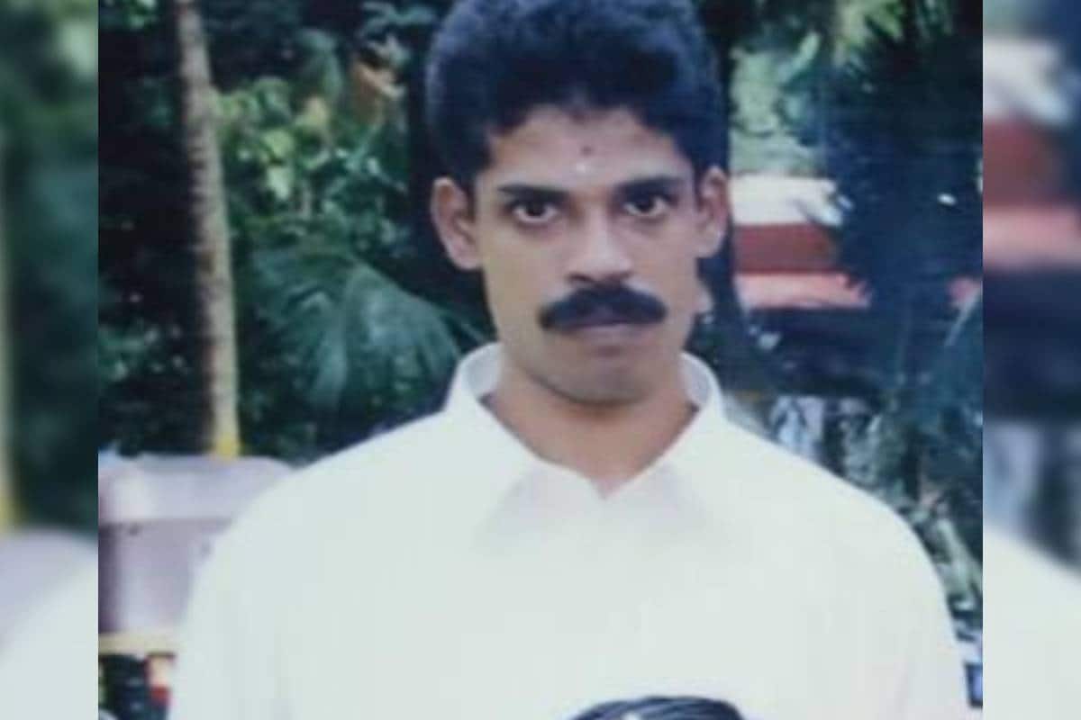 സ്കൂട്ടർ യാത്രികനായിരുന്ന വിളക്കുമാടം ചാത്തൻകുളം സ്വദേശി കരിമ്പേക്കല്ലിൽ അജി (43)യാണ് മരിച്ചത് സ്കൂട്ടർ യാത്രികനായിരുന്ന വിളക്കുമാടം ചാത്തൻകുളം സ്വദേശി കരിമ്പേക്കല്ലിൽ അജി (43)യാണ് മരിച്ചത്