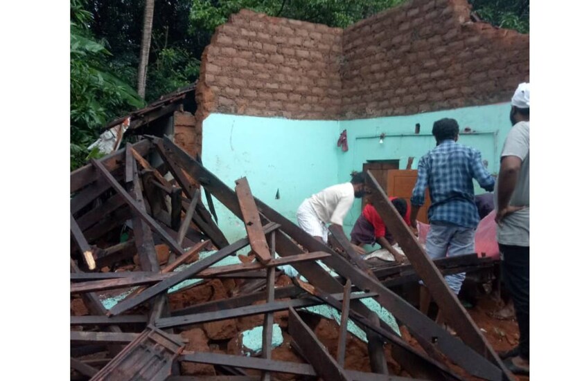  വീടിൻറെ ചുമരിടിഞ്ഞാണ് അപകടമുണ്ടായത്.