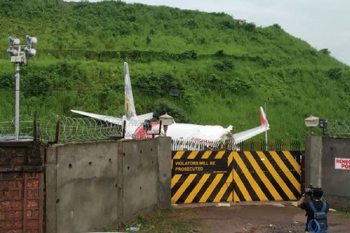 Karipur Crash | കരിപ്പുർ വിമാന അപകടം: ക്യാബിന്‍ ക്രൂവിന് ഒരു മാസക്കാലം അവധി നല്‍കി