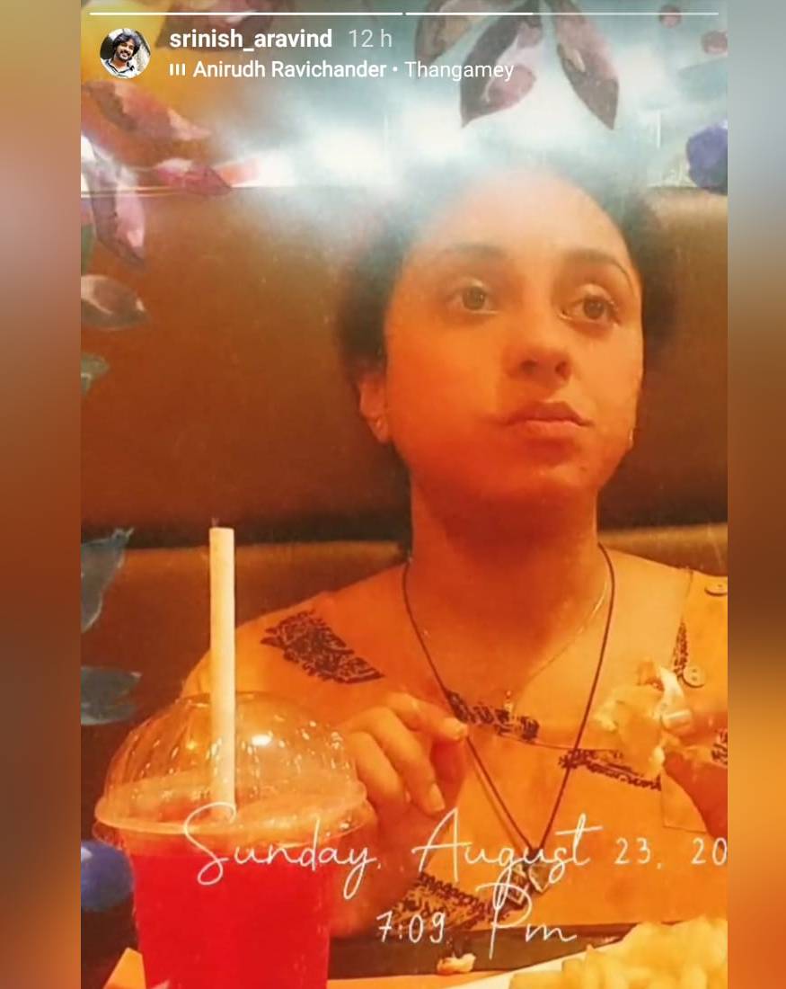  ഗർഭിണിയായ പേളിക്ക് ഇഷ്‌ടഭക്ഷണം വാങ്ങിക്കൊടുത്ത ശേഷം ശ്രീനിഷ് പോസ്റ്റ് ചെയ്ത വീഡിയോയിലെ ദൃശ്യമാണിത്. പേളി ആവശ്യപ്പെട്ടതും രാത്രിയിൽ തന്നെ പുറത്തുപോയി ഭക്ഷണം വാങ്ങി നൽകുകയാണ് ശ്രീനിഷ് ചെയ്തത്