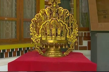 ശ്രീരാമപട്ടാഭിഷേകം പ്രമേയമാക്കി 35 രൂപങ്ങള്‍ ഒറ്റവിളക്കിൽ; അദ്ഭുതമായി രാമായണ വിളക്ക്