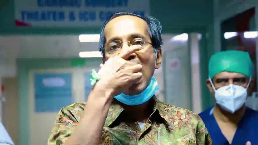  തിരുവനന്തപുരത്ത് നിന്ന് ഹെലികോപ്റ്റര്‍ മാര്‍ഗം കൊച്ചിയില്‍ ഹ്യദയമെത്തിച്ചാണ് ശസ്ത്രക്രിയ നടത്തിയത്.