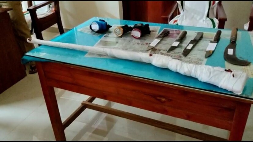  200 കിലോയിൽ അധികം മാംസം ഇവർ പങ്കുവെച്ചു. രണ്ട് തലയോട്ടികള്‍, മറ്റു അവശിഷ്ടങ്ങള്‍ എന്നിവ കാട്ടില്‍ പലയിടങ്ങളില്‍ തള്ളി. കാട്ടു പോത്തിന്റെ എല്ലുകളും ശരീരാവശിഷ്ടങ്ങയും ഭ്രൂണാവശിഷ്ടങ്ങളും വേട്ട സാമഗ്രികളും കാട്ടിൽ പലയിടത്തു നിന്നും കണ്ടെടുത്തു. പ്രതികൾ കാണിച്ചുകൊടുത്തത് പ്രകാരം അന്വേഷണ സംഘമാണ് ഇവ കണ്ടെടുത്തത്.