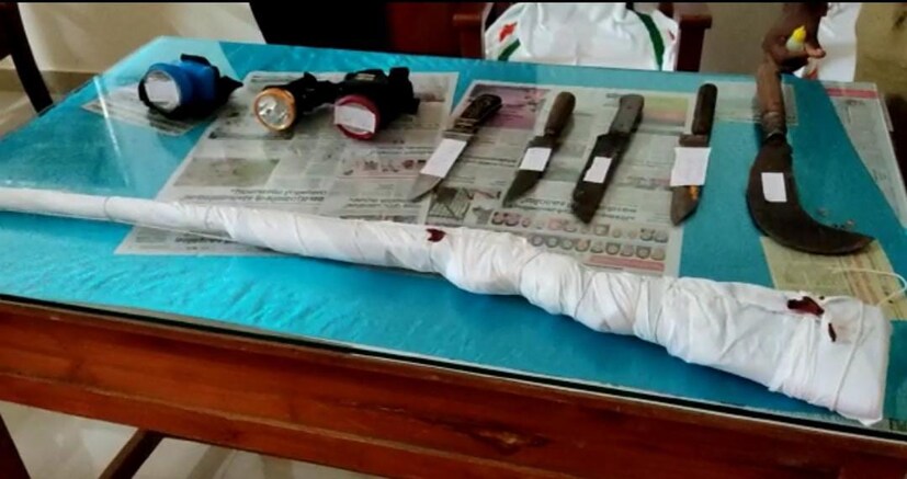  എസ്.എഫ്.ഒമാരായ എന്‍. വിനോദ് കൃഷ്ണന്‍, എസ്.അമീന്‍ ഹസന്‍, ബീറ്റ് ഫോസ്റ്റ് ഓഫീസര്‍മാരായ എസ്.എസ്. സജു, കെ.പി. അജിത്ത്, എ.എല്‍. അഭിലാഷ്, എം. മണികണ്ഠന്‍, കെ.പി. ദിനേഷ്, എം.എം. അയ്യൂബ്, എസ്. സുനില്‍ കുമാര്‍, എ.കെ. സനൂപ്, ടി.എസ്. ജോളി, വാച്ചര്‍മാരായ എം.സി. അജയന്‍, പി. ഗിരീശന്‍, കെ. യൂനുസ് എന്നിവർ അന്വേഷണ സംഘത്തിലുണ്ട്.