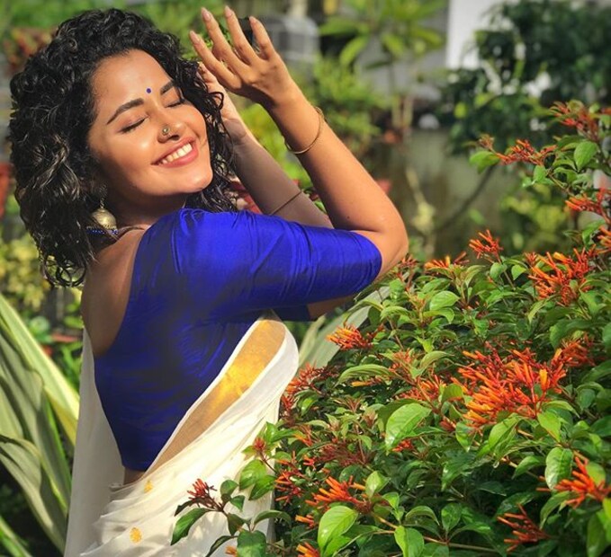  അതെന്നെ വല്ലാതെ വേദനിപ്പിച്ചു. അതുകൊണ്ടാണ് ഞാൻ മലയാള സിനിമയിൽ നിന്ന് മാറി നിന്നത്. എനിക്ക് വന്ന ചില അവസരങ്ങൾ ഞാൻ വേണ്ടെന്ന് വച്ചു. അതിനിടെ തെലുങ്ക് സിനിമയിൽ നിന്ന് അവസരം വന്നു. എനിക്ക് അഭിനയമില്ല, പൊങ്ങച്ചം മാത്രമേയുള്ളൂ എന്നുമൊക്കെ ചിലർ പറഞ്ഞിരുന്നു.