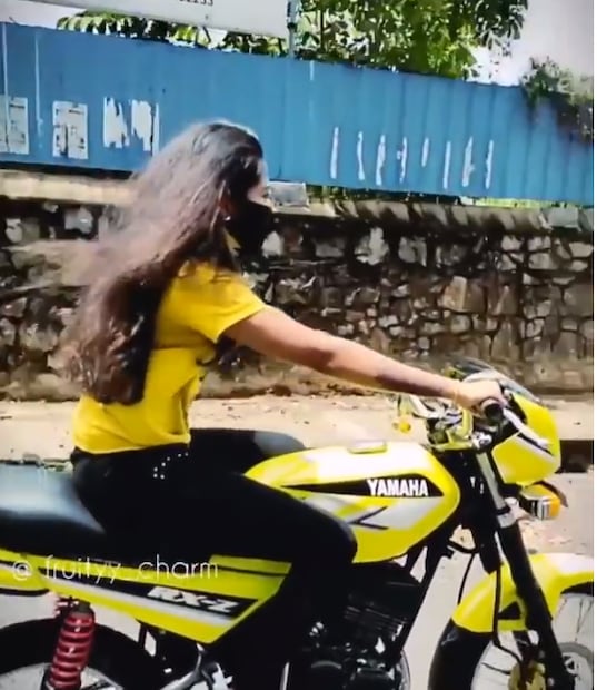  കൊല്ലം കോളജ് ജംഗ്ഷനിലൂടെയാണ് പെൺകുട്ടി ബൈക്ക് ഓടിച്ചത്. രൂപമാറ്റം വരുത്തിയ ബൈക്ക് പെൺകുട്ടി ഓടിക്കുന്ന വിഡിയോയും ചിത്രങ്ങും ദിവസങ്ങളായി സോഷ്യൽ മീഡിയയിൽ പ്രചരിച്ചിരുന്നു.
