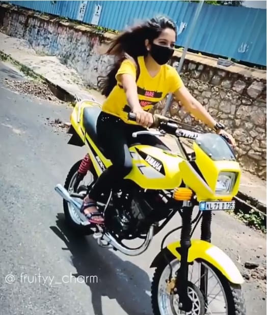  ഇതിനു പിന്നാലെ മോട്ടർ വാഹന വകുപ്പിന്റെ എൻഫോഴ്സ്മെന്റ് വിഭാഗം ഇവരുടെ പുന്തലത്താഴത്തുള്ള വീട്ടിലെത്തി നടപടി സ്വീകരിക്കുകയായിരുന്നു.