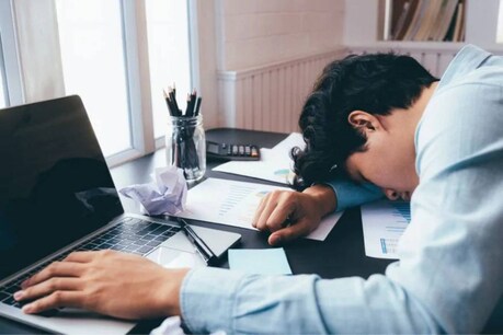 നിങ്ങൾക്ക് അമിതമായ ക്ഷീണം തോന്നുന്നോ ? അതിനുള്ള ഒമ്പത് കാരണങ്ങൾ ഇതാ നിങ്ങൾക്ക് അമിതമായ ക്ഷീണം തോന്നുന്നോ ? അതിനുള്ള ഒമ്പത് കാരണങ്ങൾ ഇതാ