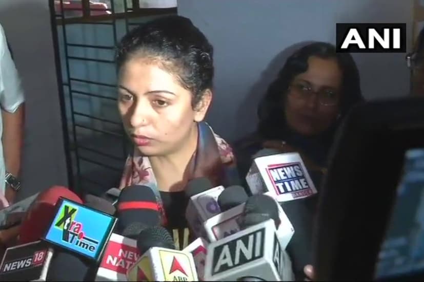  ഹസിൻ ജഹാൻ തന്നെയാണ് തനിക്ക് ഭീഷണി സന്ദേശങ്ങൾ ലഭിച്ച കാര്യം വ്യക്തമാക്കിയത്.