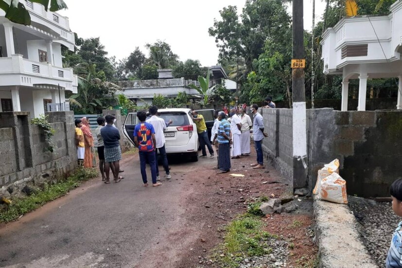  കേസിലെ ഒന്നാംപ്രതിയും ലോറി ഡ്രൈവറുമായ മുഹമ്മദ് ഷാഫിയെ വാഴക്കുളത്തു നിന്നാണ് പൊലീസ് പിടികൂടിയത്. പ്രതി സ്ഥലത്തുണ്ടെന്ന് വിവരം ലഭിച്ചതിനെ തുടര്‍ന്ന് പൊലീസ് എത്തിയതോടെ രക്ഷപ്പെടാന്‍ ശ്രമിച്ചെങ്കിലും ബലപ്രയോഗത്തിലൂടെ കീഴടക്കുകയായിരുന്നു. പൂനെയില്‍ നിന്ന് കഴിഞ്ഞദിവസം മടങ്ങിയെത്തിയ ഇയാളെ പിടികൂടിയ സി.ഐ.അടക്കമുള്ള ഉദ്യാഗസ്ഥര്‍ കോവിഡ് നിരീക്ഷണത്തിലാണ്.