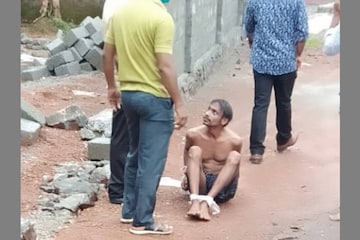 കോലഞ്ചേരി പീഡനം: പ്രതികളായ അമ്മയും മകനും റിമാൻഡിൽ, പൊലീസുകാർ കോവിഡ് നിരീക്ഷണത്തിൽ കോലഞ്ചേരി പീഡനം: പ്രതികളായ അമ്മയും മകനും റിമാൻഡിൽ, പൊലീസുകാർ കോവിഡ് നിരീക്ഷണത്തിൽ