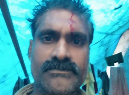 കോവിഡ് ബാധിച്ച മാതാവിനെ ആംബുലൻസിൽ എത്തിച്ചു മടങ്ങിയ മകന് സാമൂഹ്യവിരുദ്ധരുടെ മർദ്ദനം കോവിഡ് ബാധിച്ച മാതാവിനെ ആംബുലൻസിൽ എത്തിച്ചു മടങ്ങിയ മകന് സാമൂഹ്യവിരുദ്ധരുടെ മർദ്ദനം
