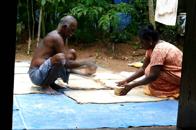  കോവിഡ് പ്രതിസന്ധി ഓണ വിപണിയെ ബാധിച്ചതിനു പുറമെ ഉഴുന്ന് മാവിന്റെ വിലവർധനയും അന്യ സംസ്ഥാനങ്ങളിൽ നിന്നുമുള്ള പപ്പടത്തിന്റെ വരവും പരമ്പരാഗത പപ്പട വിപണയെ പ്രതിസന്ധിയിലാക്കി