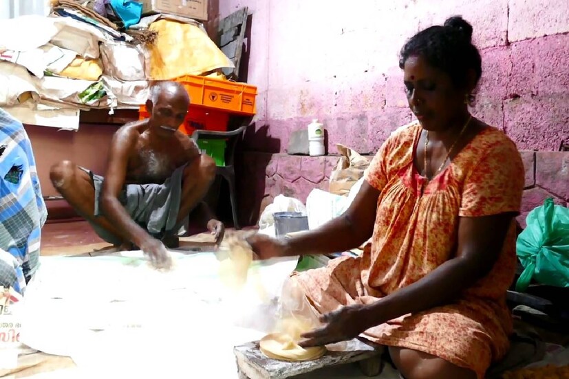  കൊട്ടാരക്കര പടിഞ്ഞാറ്റിൻകരയിലെ പപ്പട നിർമ്മാണ ശാല ഇത്തരമൊരു പ്രതീക്ഷയിലാണ്. പതിനഞ്ചോളം സ്ത്രീകളുടെ നേതൃത്വത്തിലാണ് ഇവിടെ പ്രവർത്തിക്കുന്നത്