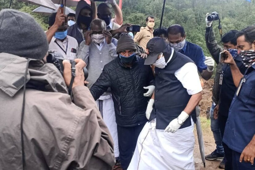  റവന്യു മന്ത്രി ഇ ചന്ദ്രശേഖരൻ, മന്ത്രി എം എം മണി, മന്ത്രി ടി പി രാമകൃഷ്ണൻ, ഡീൻ കുര്യാക്കോസ് എംപി, എസ്. രാജേന്ദ്രൻ എം എൽ എ, ഇ എസ് ബിജിമോൾ എം എൽ എ, ഡി ജി പി ലോക് നാഥ് ബഹ്റ, ദക്ഷിണമേഖല റേഞ്ച് ഐജി ഹർഷിത അട്ടല്ലൂരി, ഐ ജി യോഗേഷ് അഗർവാൾ, ജില്ലാ കളക്ടർ എച്ച് ദിനേശൻ, എസ് പി ആർ കറുപ്പസ്വാമി എന്നിവരും ഒപ്പമുണ്ടായിരുന്നു.