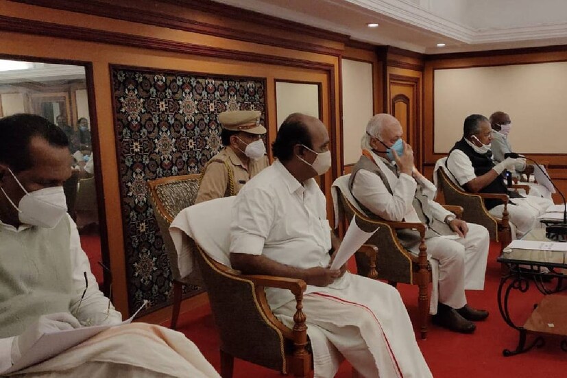  മരിച്ചവരുടെ ആശ്രിതര്‍ക്ക് അഞ്ചുലക്ഷം രൂപ ധനസഹായം പ്രഖ്യാപിച്ചിരുന്നു. ഇത് കൂടാതെ പെട്ടിമുടിയില്‍ ദുരന്തത്തില്‍പെട്ടവരുടെ പുനരധിവാസം ഉറപ്പാക്കാനും മന്ത്രിസഭായോഗത്തില്‍ തീരുമാനമായിട്ടുണ്ട്. മരിച്ചവരുടെ ആശ്രിതര്‍ക്ക് വീട്, ജോലി, കുട്ടികളുടെ വിദ്യാഭ്യാസം എന്നിവയടങ്ങുന്നതാകും പാക്കേജ്. ദുരന്തത്തില്‍ പരിക്കേറ്റവരുടെ ചികിത്സാ ചെലവ് പൂര്‍ണമായും സര്‍ക്കാര്‍ വഹിക്കാനും തീരുമാനിച്ചു. മുഖ്യമന്ത്രിയുടെ സന്ദര്‍ശനവേളയില്‍ ഇക്കാര്യം പ്രഖ്യാപിച്ചേക്കുമെന്നാണ് സൂചന.