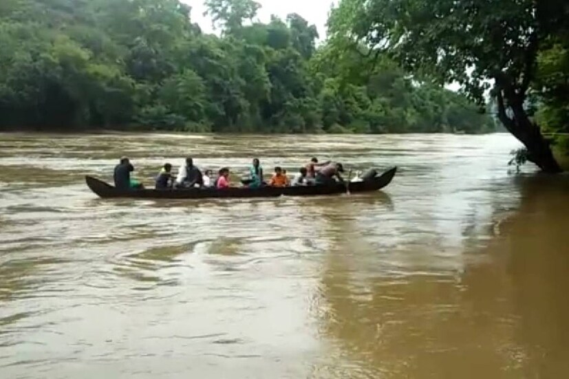  ബംഗാൾ ഉൾക്കടലിലെ ന്യൂനമർദ്ദത്തിന്‍റെ പ്രഭാവമാണ് കേരളത്തിൽ ഇപ്പോൾ കാലവർഷം സജീവമാകാൻ കാരണം. ഞായറാഴ്ച വരെ കേരളത്തിൽ ശക്തമായ മഴ തുടരും. അതേസമയം, ഞായറാഴ്ചയോടെ ബംഗാൾ ഉൾക്കടലിൽ മറ്റൊരു ന്യൂനമർദ്ദം രൂപപ്പെട്ടേക്കുമെന്നാണ് കാലാവസ്ഥാനിരീക്ഷണകേന്ദ്രത്തിന്‍റെ മുന്നറിയിപ്പ്.