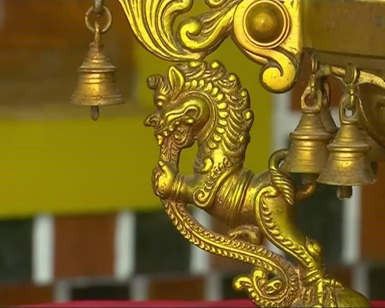  കുഞ്ഞിമംഗലം പതിറ്റാണ്ടുകൾക്കപ്പുറത്തു നിന്നു കൊളുത്തിയതാണ് പ്രാർത്ഥനയുടെ ഈ നിറദീപങ്ങൾ.