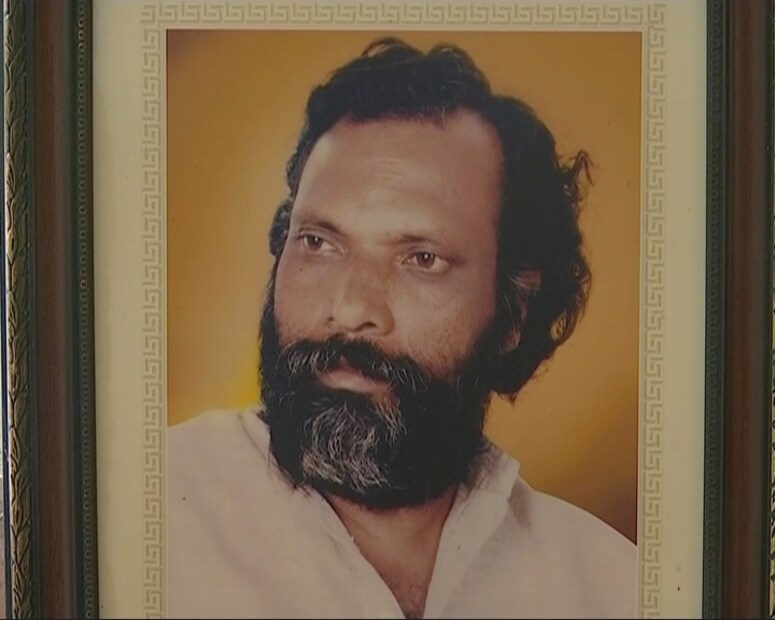  പ്രത്യേക വെങ്കലക്കൂട്ടിൽ തയ്യാറാക്കിയാണ് കുഞ്ഞിമംഗലം സ്‌കൂളിലെ അധ്യാപകനും ശിൽപിയുമായ നാരായണൻ ശിൽപം പൂർത്തിയാക്കിയത്.