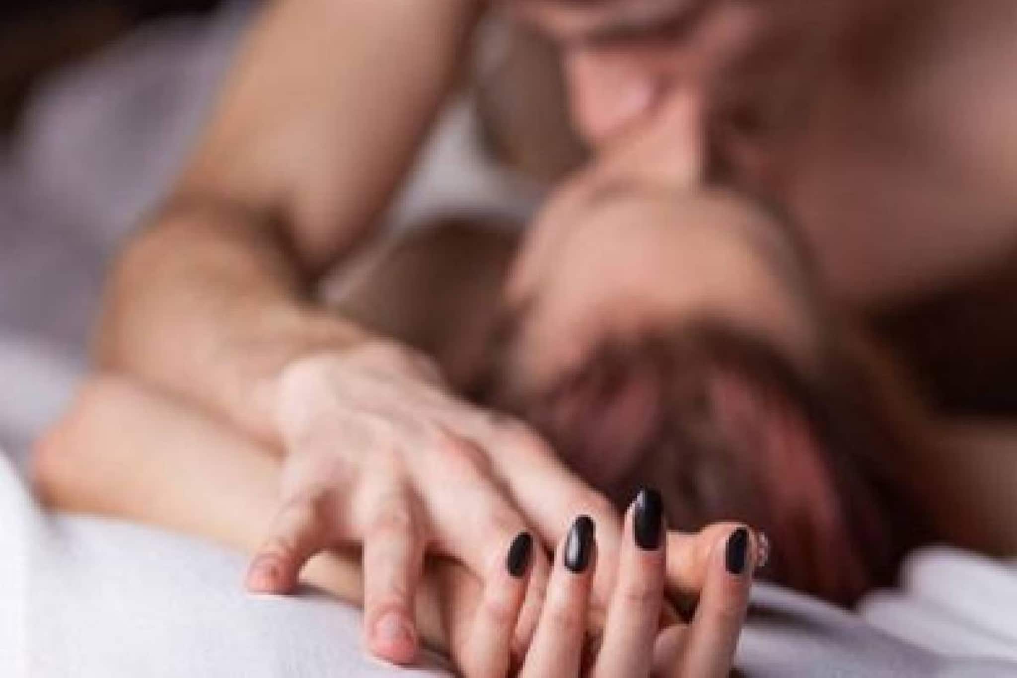 പലതരം മെത്തകളിൽ സെക്സ് ചെയ്ത് റിവ്യൂ ചെയ്യാൻ ദമ്പതികൾക്ക് ക്ഷണം; അപൂർവ ഓഫറുമായി ഒരു കമ്പനി