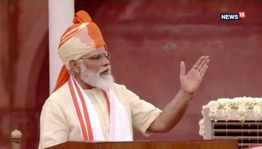 പ്രധാനമന്ത്രി രാജ്യത്തെ അഭിസംബോധന ചെയ്ത് സംസാരിക്കുന്നു.