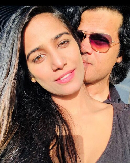  നടിയെ ചോദ്യം ചെയ്യലിനായി കസ്റ്റഡിയിലെടുത്തിട്ടുണ്ടെന്ന് പോലീസ് സൂപ്രണ്ട് പങ്കജ് കുമാർ സിംഗ് പറഞ്ഞു. അന്വേഷണം തുടരുമ്പോൾ കൂടുതൽ വകുപ്പുകൾ ചേർക്കുമെന്നും സൗത്ത് ഗോവയിലെ പൊലീസ് സൂപ്രണ്ട് പങ്കജ് കുമാർ സിംഗ് വാര്‍ത്ത ഏജൻസിയോട് വ്യക്തമാക്കി.