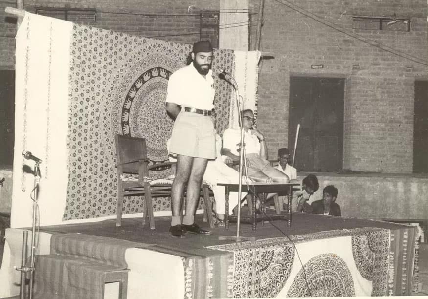 1971 ലെ ഇന്ത്യ - പാകിസ്ഥാൻ യുദ്ധത്തിനു ശേഷമാണ് മോദി ഔദ്യോഗികമായി RSS ൽ ചേർന്നത്.
