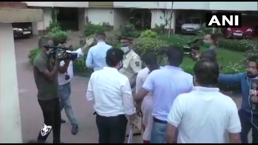  ലഹരിമരുന്ന് ഉപയോഗവുമായി ബന്ധപ്പെട്ട് റിയയുടേയും സഹോദരൻ ഷോവിക് ചക്രബർത്തിയുടേയും സാമുവൽ മിരാൻഡയുടേയും ചാറ്റുകൾ പുറത്തുവന്നിരുന്നു. (Image: ANI)