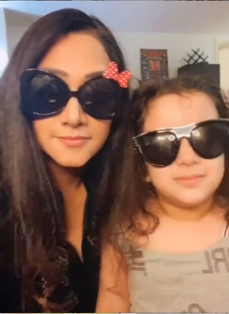  മന്യക്കും വികാസിനും ഓമിഷ്‌ക എന്നൊരു മകളുണ്ട്