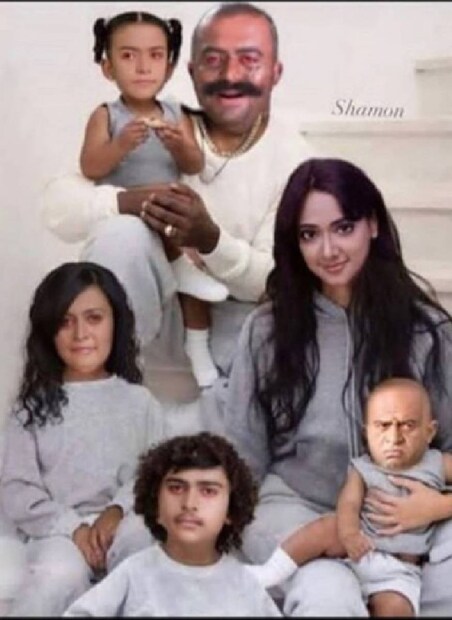  ചിത്രത്തിൽക്കാണുന്നതാണ് വിഷയം. കുഞ്ഞിക്കൂനൻ സിനിമയിൽ വില്ലനായി വന്ന സായി കുമാറിന്റെയും അതിലെ നായികയായ മാന്യയുടെയും മീം വച്ച് കഴിഞ്ഞ കുറച്ചു ദിവസങ്ങളായി ട്രോളുകൾ പ്രചരിക്കുകയാണ്‌