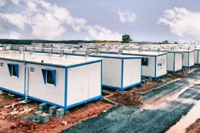  കാസർഗോഡ്: ടാറ്റാ ഗ്രൂപ്പിന്റെ നേതൃത്വത്തിലുള്ള കോവിഡ് ആശുപത്രിയുടെ നിർമാണം പൂർത്തിയായി. കോവിഡ് അതിവ്യാപനം കണക്കാക്കിയാണ് കാസർഗോഡ് ഹൈടെക് ആശുപത്രി പണിയാൻ സംസ്ഥാന സർക്കാർ തീരുമാനിച്ചത്. കോവിഡിന്റെ തുടക്കത്തില്‍ ഏറ്റവും കൂടുതല്‍ പോസിറ്റീവ് കേസുകള്‍ റിപ്പോര്‍ട്ട് ചെയ്യപ്പെട്ട കാസർഗോഡ് ജില്ലയ്ക്ക് സംസ്ഥാനസര്‍ക്കാര്‍ സഹായത്തോടെ ടാറ്റ ഗ്രൂപ്പ് സമ്മാനിച്ച അത്യാധുനിക സൗകര്യങ്ങളോടു കൂടിയ ആശുപത്രി തെക്കില്‍ വില്ലേജിലാണ് നിർമാണം പൂര്‍ത്തിയാക്കിയത്.